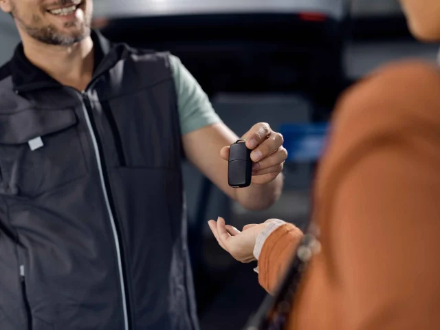 Auto atslēgu kodēšana un programmēšana